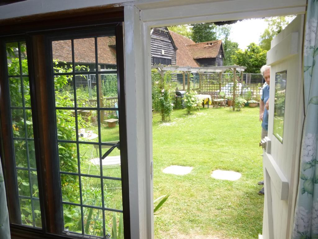بروكستد Church Hall Farm Bed And Breakfast الغرفة الصورة